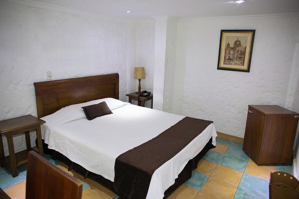 Ayenda 1223 Porton De La 10 Hotel Medellín Buitenkant foto