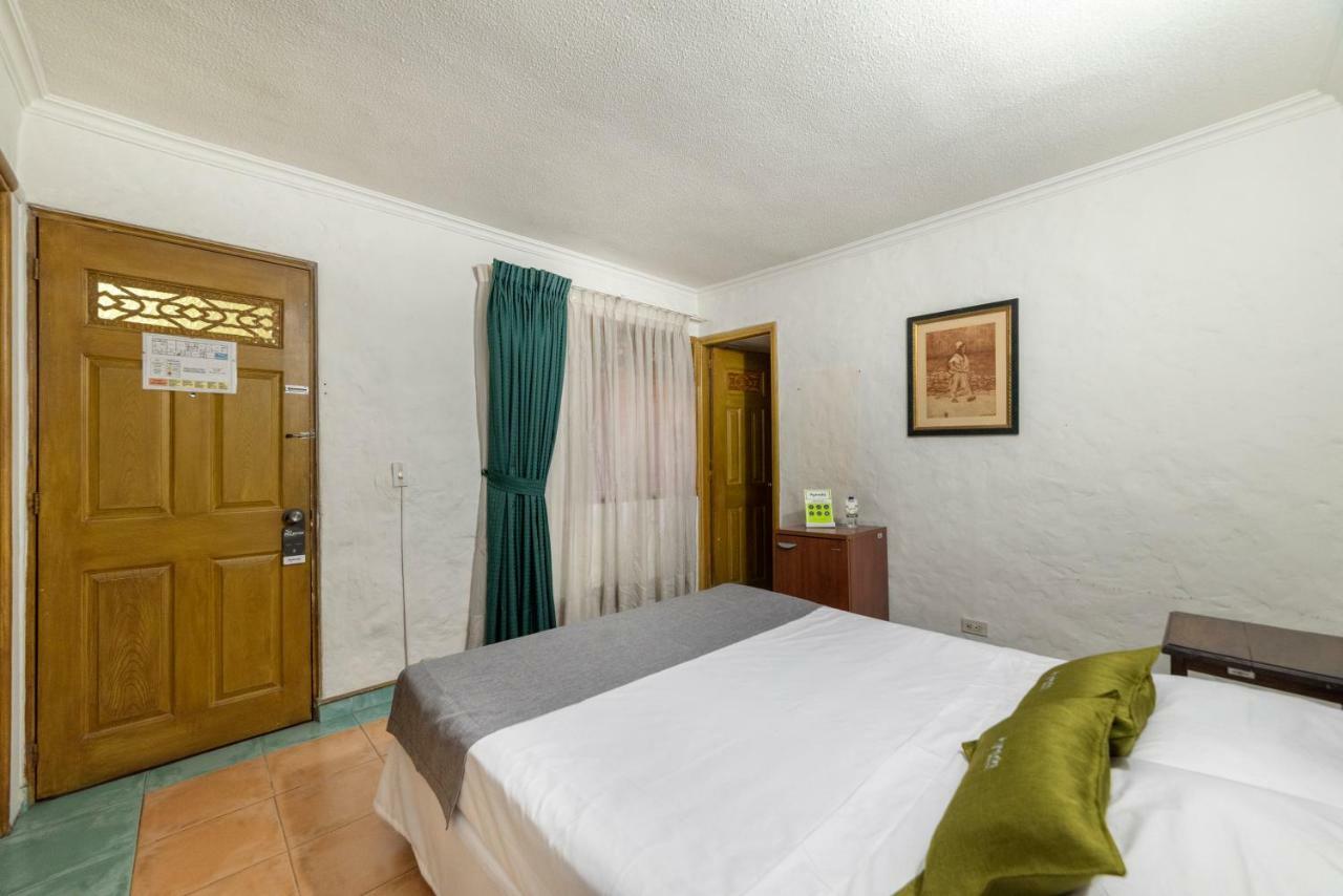 Ayenda 1223 Porton De La 10 Hotel Medellín Buitenkant foto