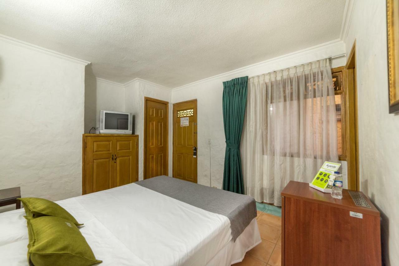Ayenda 1223 Porton De La 10 Hotel Medellín Buitenkant foto