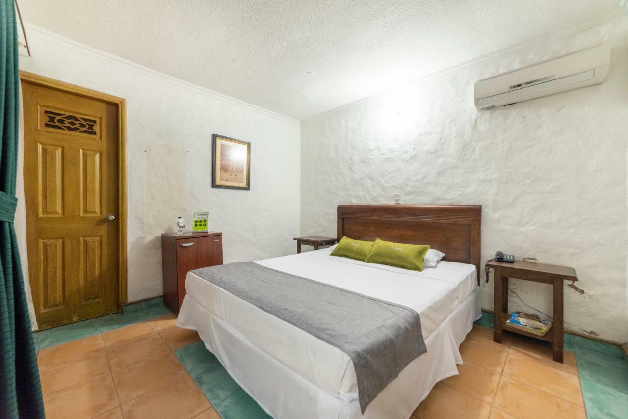 Ayenda 1223 Porton De La 10 Hotel Medellín Buitenkant foto