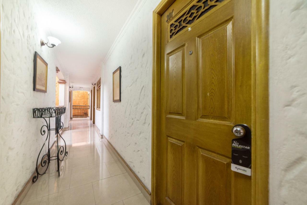 Ayenda 1223 Porton De La 10 Hotel Medellín Buitenkant foto